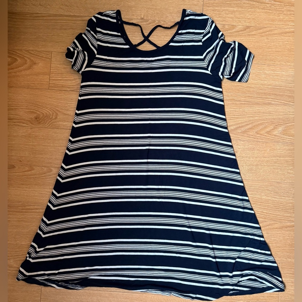 3/$30 - REITMANS Striped Navy and White Summer Beach Dress